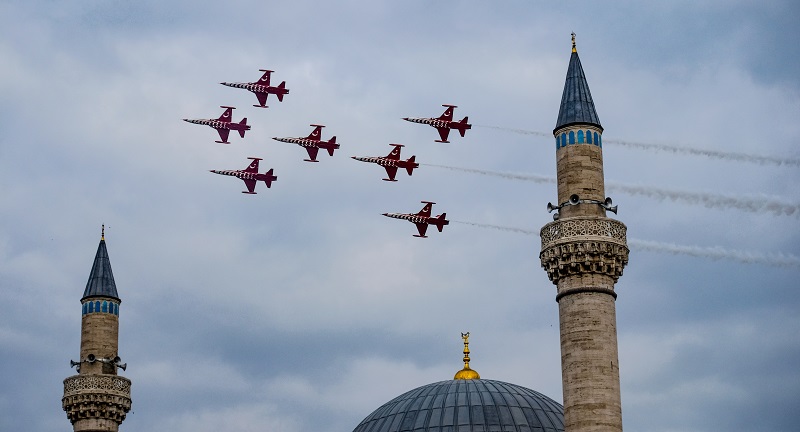 Türk Yıldızları Konya'da gösteri yaptı