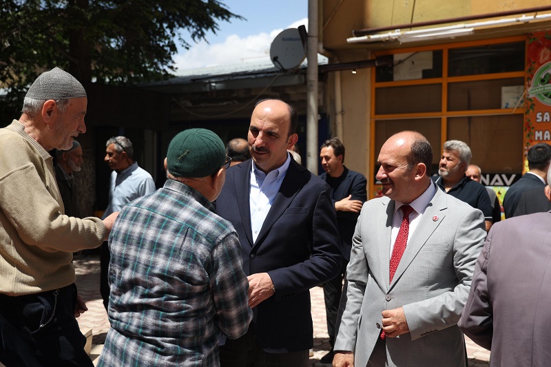 Başkan Altay Sarayönü'nde vatandaşlarla buluştu