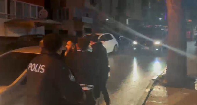 Gözaltına alınan şüpheli kelepçeli halde kaçtı