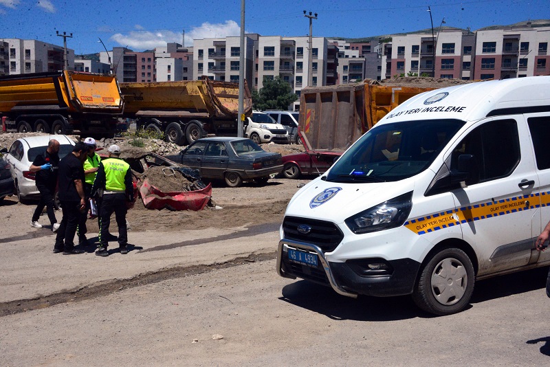 Freni boşalan kamyon, 7 araca çarptı
