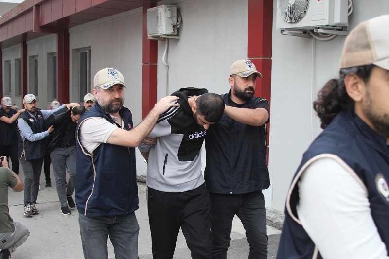 DEAŞ'ın 'uyuyan hücresine' operasyon: 16 gözaltı
