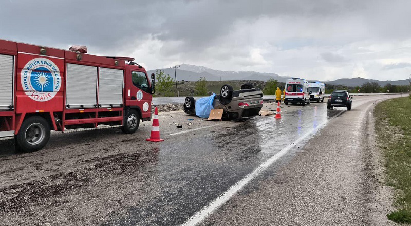 Otomobil takla attı: 2 ölü 2 yaralı