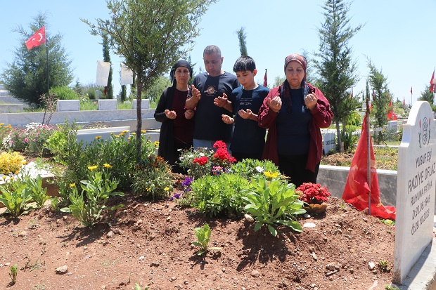 Mezarlıkta ‘6 Şubat’ acısı