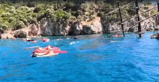 Marmaris’te tur teknesi battı