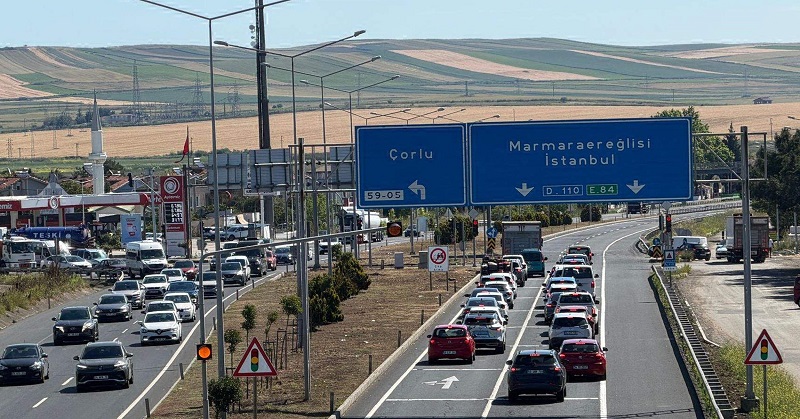 Tekirdağ-İstanbul kara yolunda araç yoğunluğu