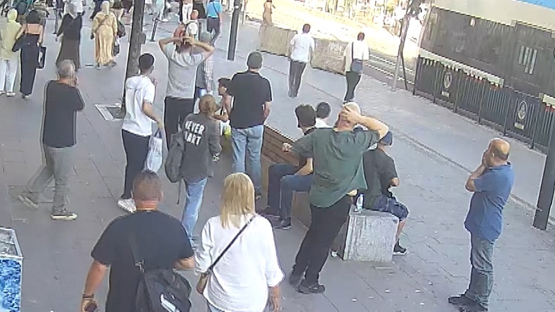 6 yaşındaki çocuk raylara düştü