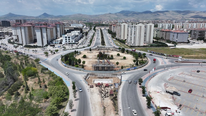 Tramvay üstgeçidi inşaatının yapımı sürüyor