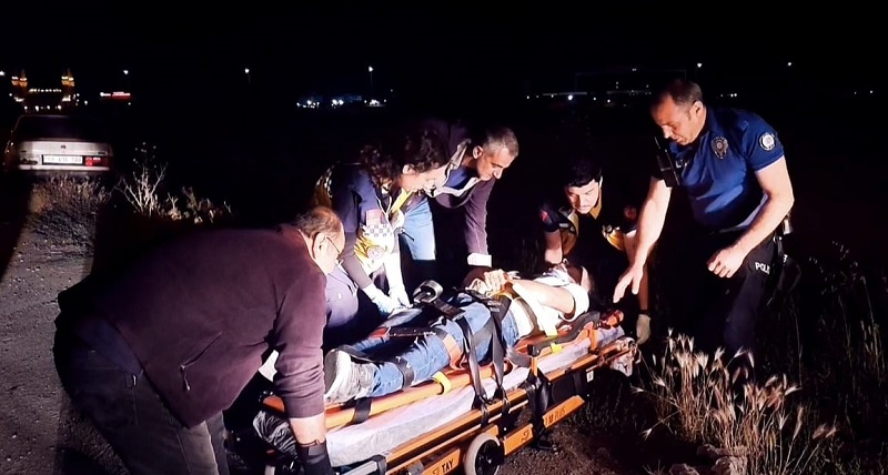 Otomobilde tartıştığı arkadaşı tarafından bıçakla yaralandı