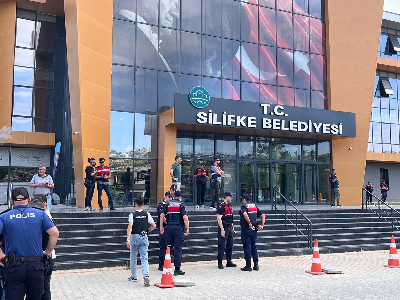 Mersin'de Silifke Belediyesi'ne operasyon