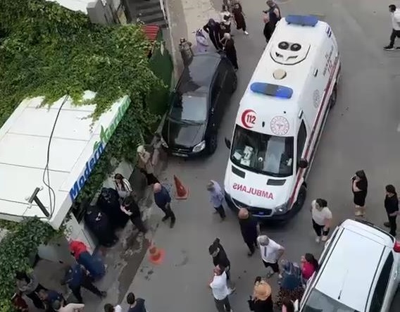 Sitenin bahçesinde cesetleri bulundu