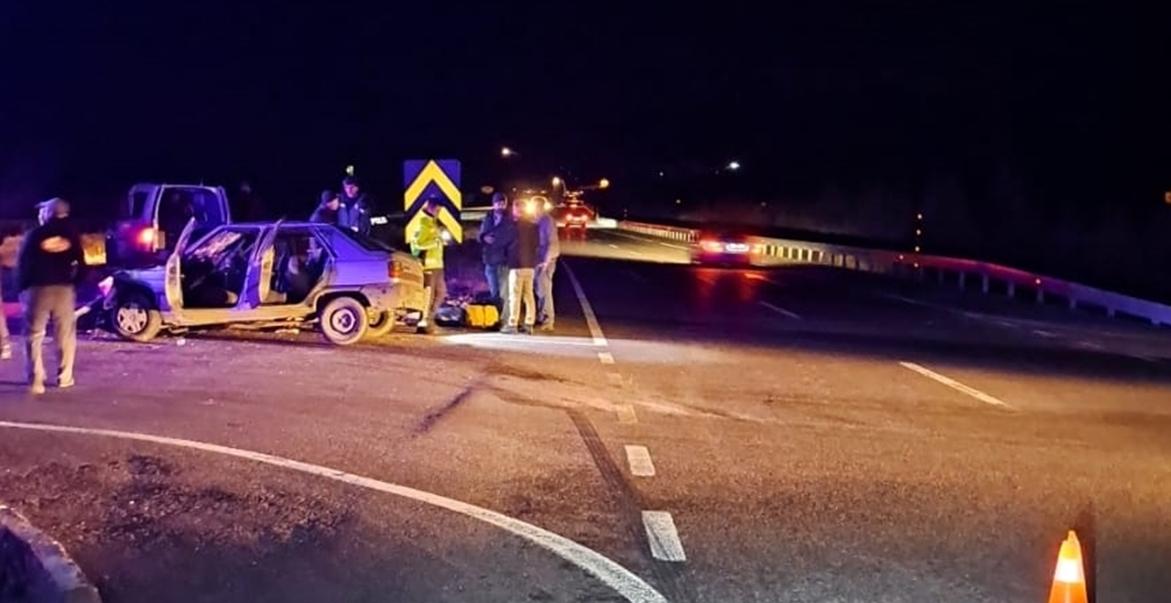Polisleri taşıyan araç otomobille çarpıştı: 8 yaralı