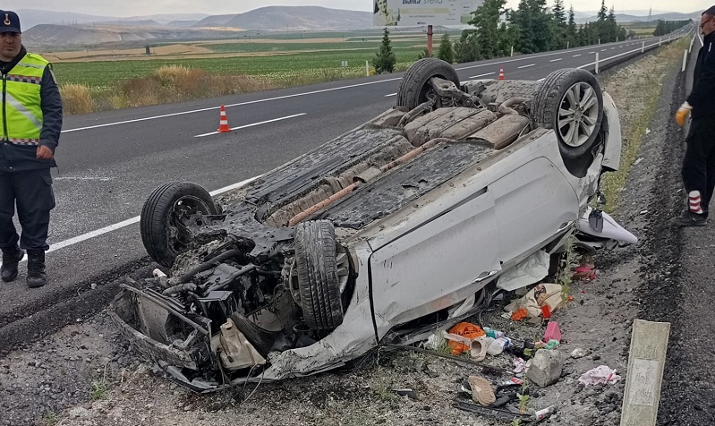Nevşehir'de otomobil takla atıp devrildi