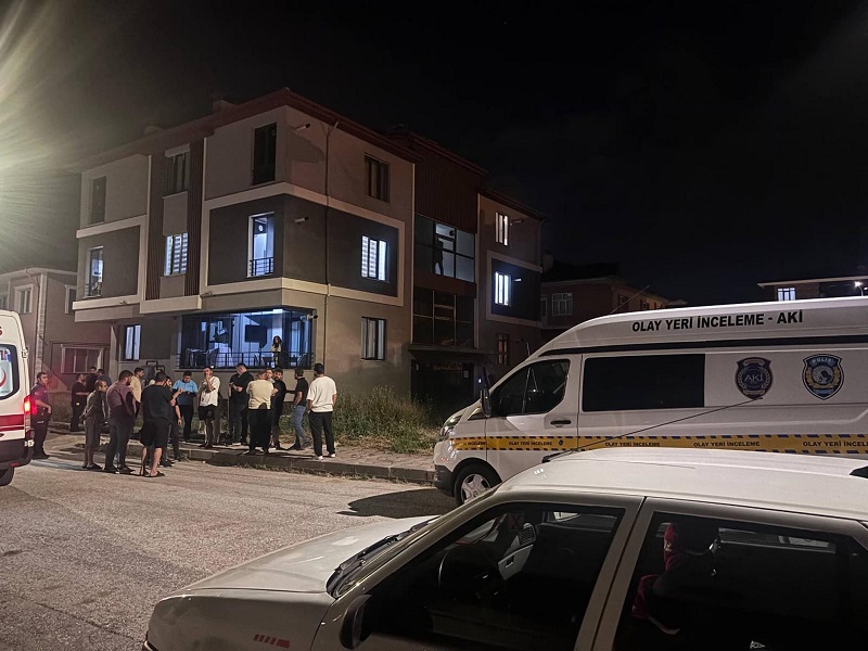 Boşandığı eşi ile yanındaki erkeği  öldürdü