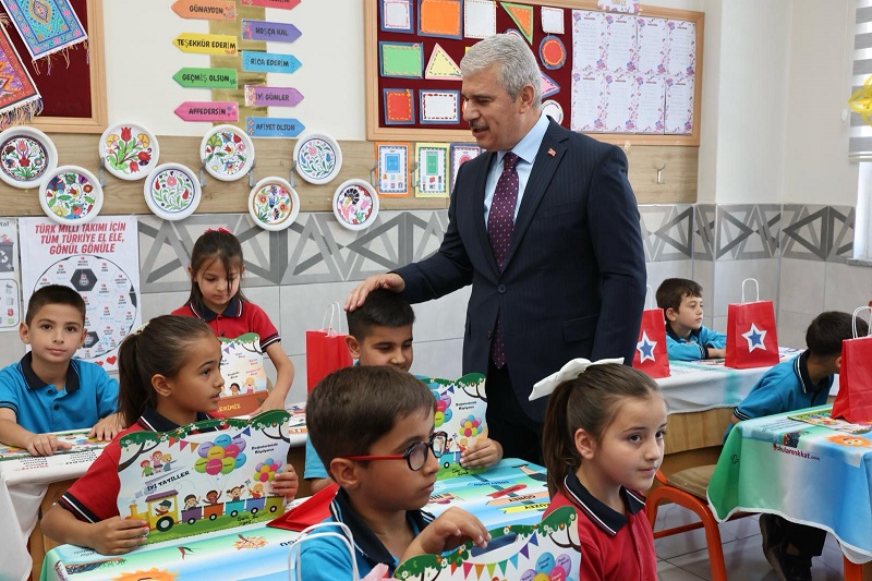 Konya'da öğrencilerin karne sevinci
