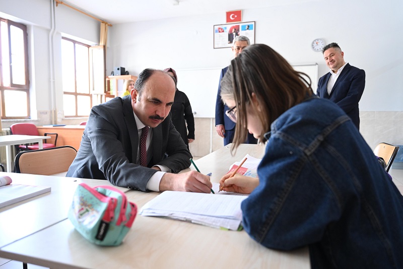 Başkan Altay öğrencileri tebrik etti