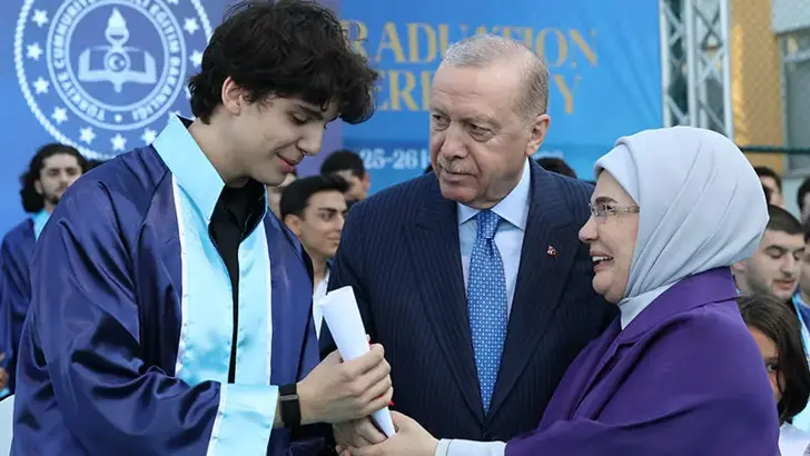 Erdoğan torununun mezuniyet törenine katıldı