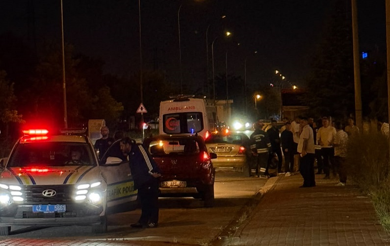 Kontrolden çıkan otomobil karşı şeride geçti
