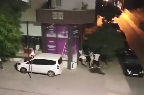 Akrabalar arasında bıçaklı silahlı kavga