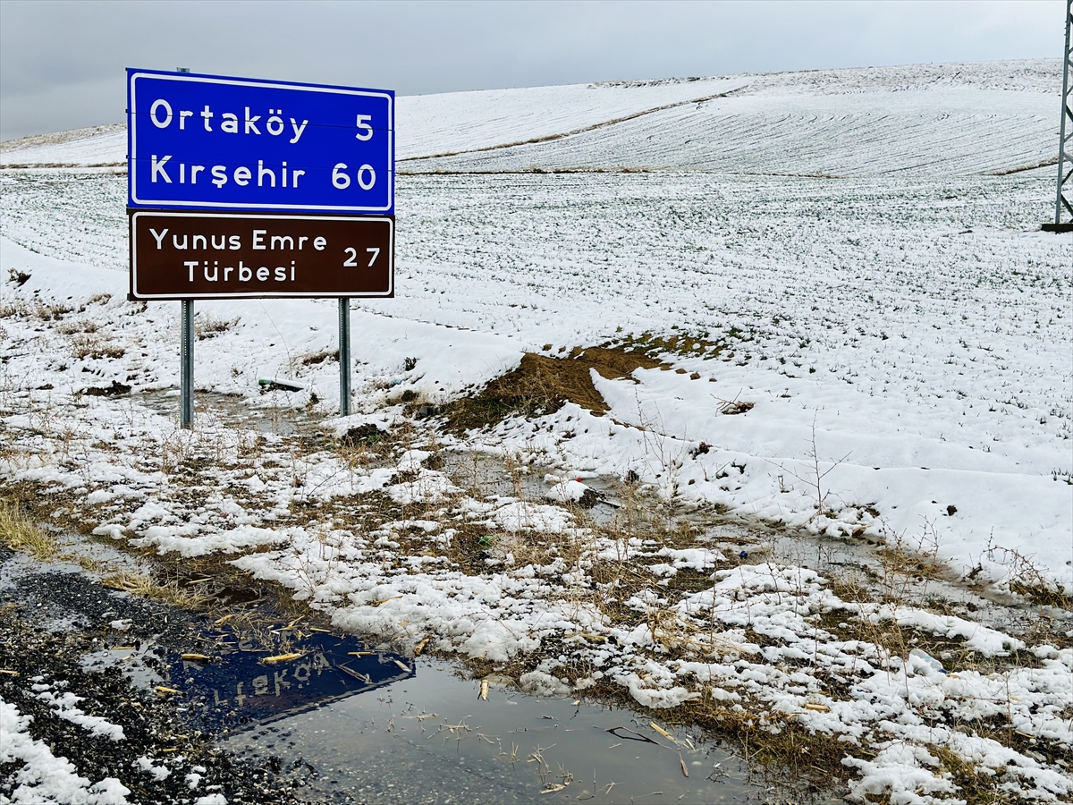 Aksaray'a mevsimin ilk karı düştü