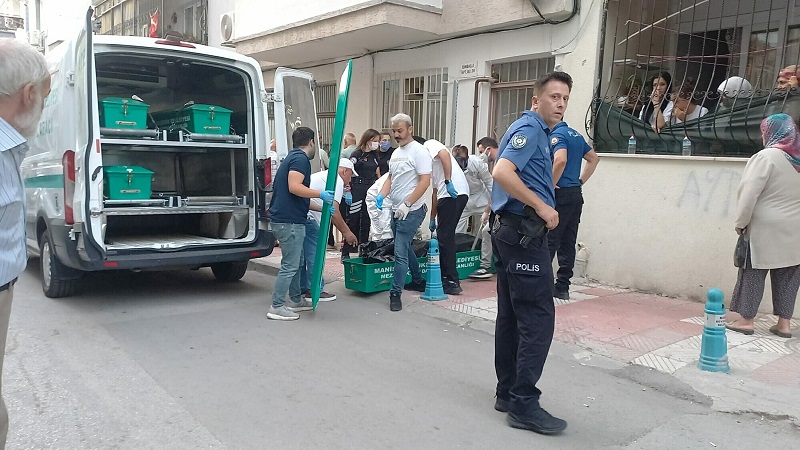Uyuduğunu zannederek cesediyle yaşamış!