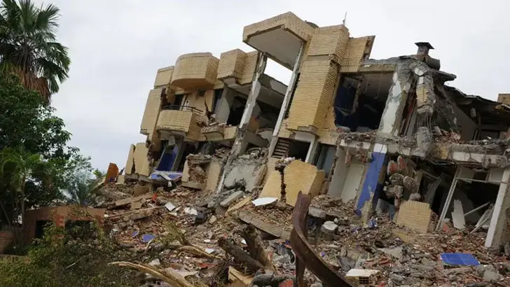 Ölü sayısı 3 bine yaklaştı