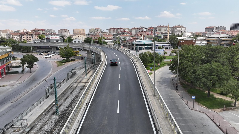 Kunduracılar üst geçidinde asfalt yenilendi