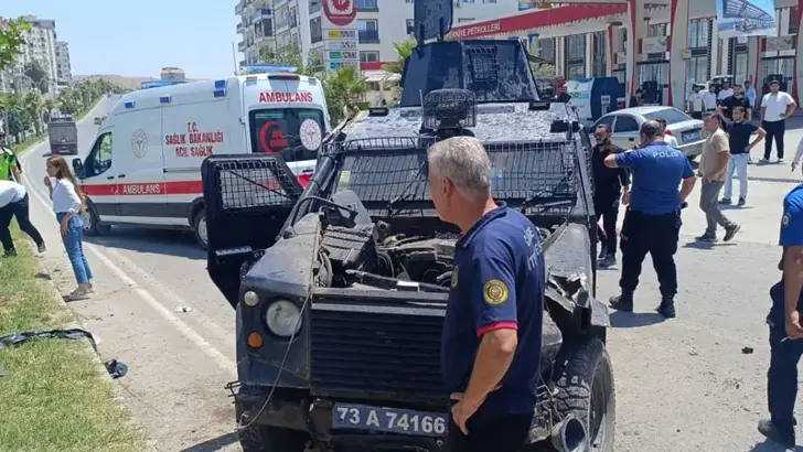 Şırnak'ta zırhlı araç, takla attı