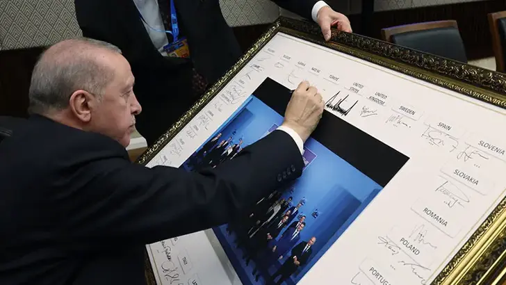 Liderlerin imzası bu tabloda
