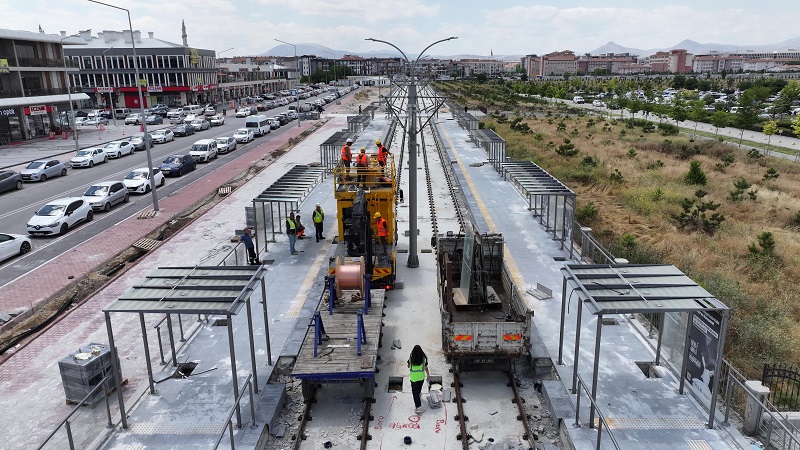 Konya'da tramvay hatları çalışmaları sürüyor