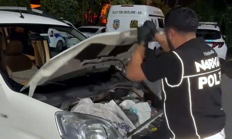 Uyuşturucu aracın motorundan çıktı