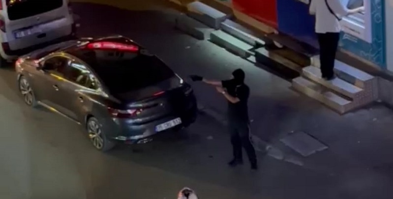 Kar maskesi takıp kuyumcu dükkanını kurşunladı