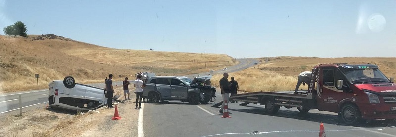 Cip ile hafif ticari araç çarpıştı; 9 yaralı