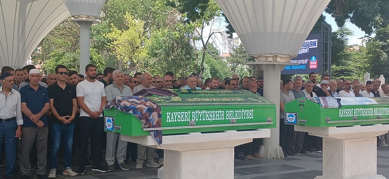 Kazada ölenler toprağa verildi