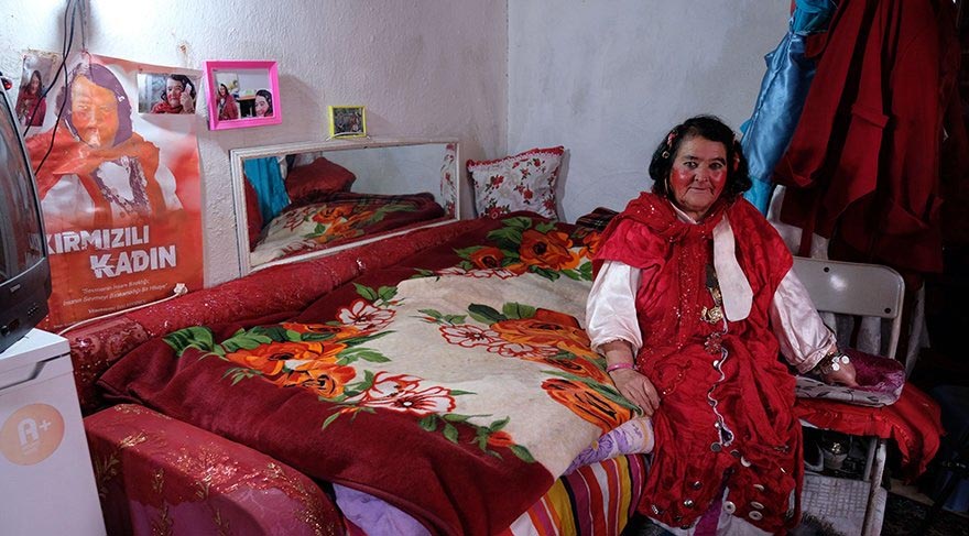 'Kırmızılı Kadın'a veda...