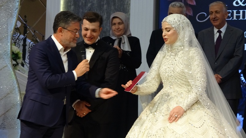 Bakan Yumaklı nikah şahidi oldu