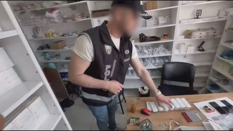 İstanbul ve Antalya'da kaçakçılık operasyonu