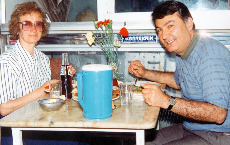 Deniz Baykal'ın eşi Olcay Baykal yaşamını yitirdi