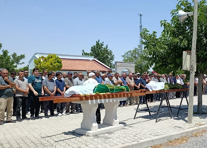 Cinayet kurbanı anne ve kızı toprağa verildi