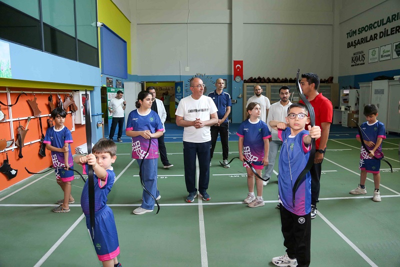 Başkan Kavuş Meram MEGA Yaz Spor Okulları'nda
