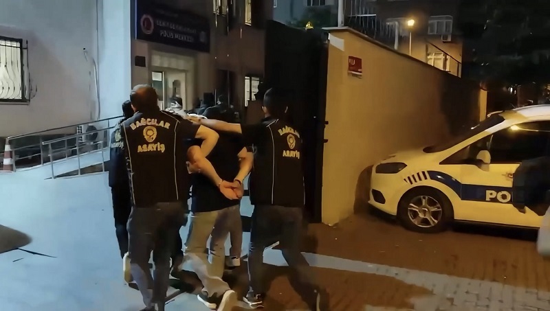 'Yan dairedekileri de aldılar mı' deyince 5 kişi yakalandı