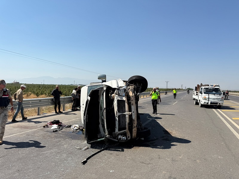 Tarım işçilerini taşıyan minibüs devrildi