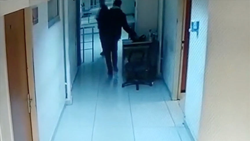 Hırsızlık suçundan serbest kaldığı adliyeden hırsızlık yaparak çıktı