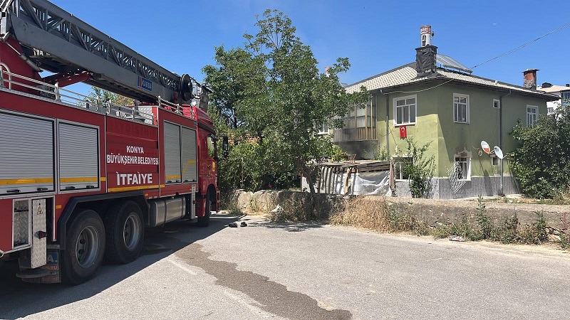 Yangında 6 çocuğu itfaiyeciler kurtardı