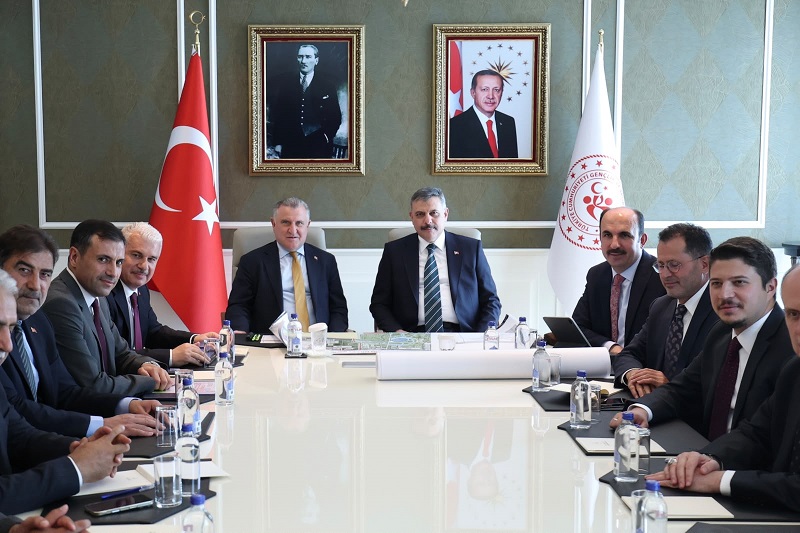 Konya'nın gençlik ve spor yatırımları masaya yatırıldı