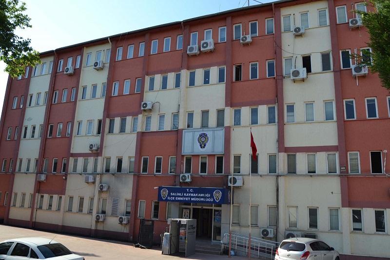 Uzaklaştırma kararı aldıran eşini öldürdü