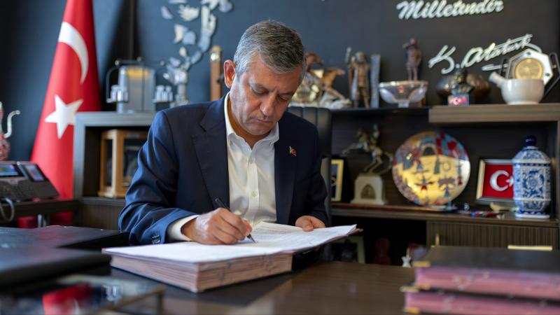Özgür Özel CHP'den istifa etti