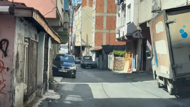 Sokakta temizlik yaparken ceset buldu