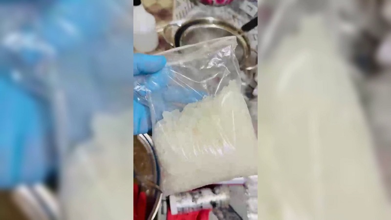 Ev uyuşturucu imalathanesi çıktı!