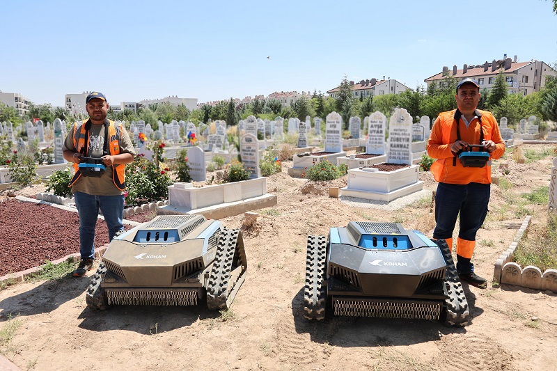Mezarlık bakımında robotlu dönem