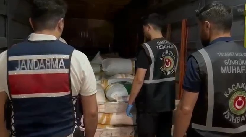 Gemide 3 ton uyuşturucu madde ele geçirildi
